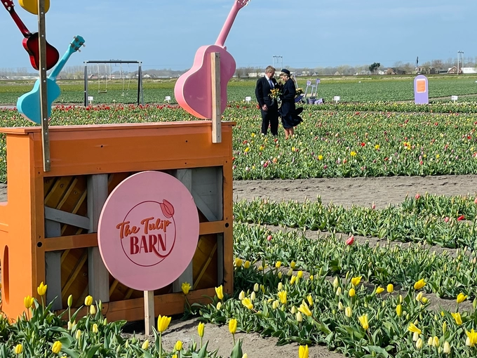 Koningspaar op bezoek bij The Tulip Barn